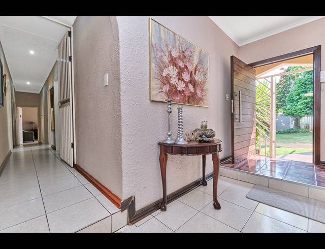 4 BEDROOM HOUSE FOR SALE IN STRUBENSVALLEI